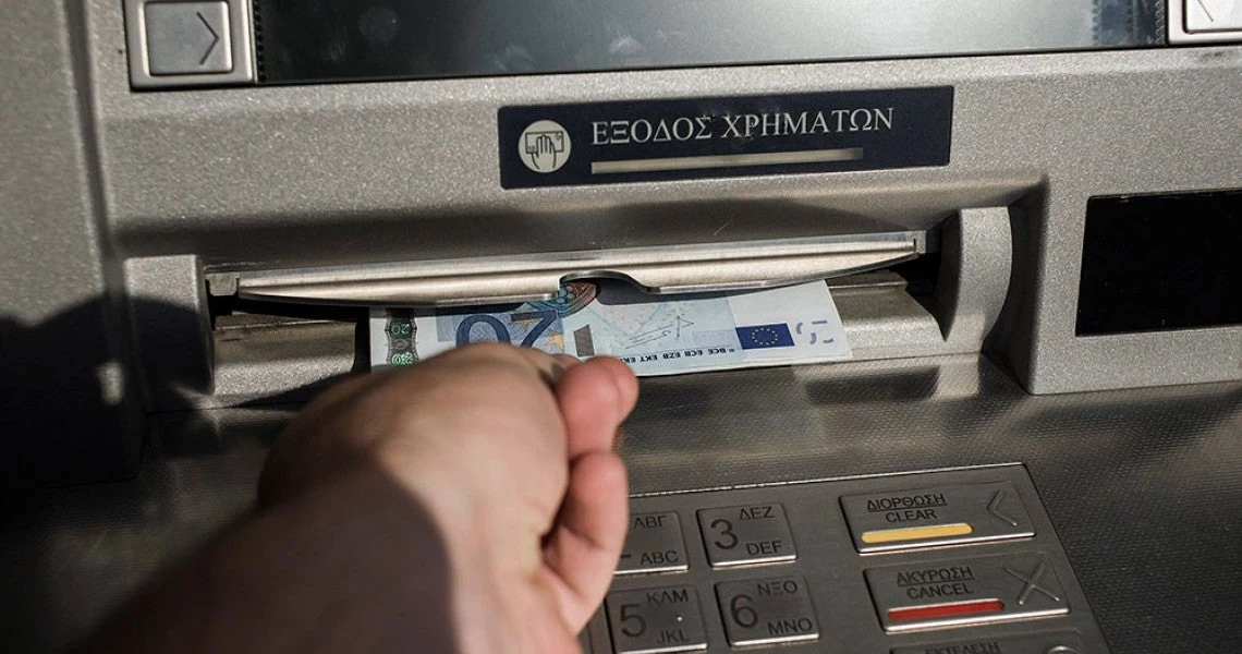 Αναλήψεις μετρητών από ATM: Δυσάρεστες εκπλήξεις από Δευτέρα για τους καταναλωτές